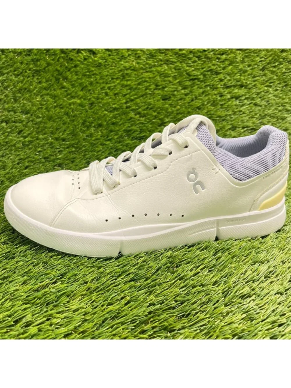 On Cloud Roger Advantage Womens Size 9 White Athletic Leather Shoes Sneakers